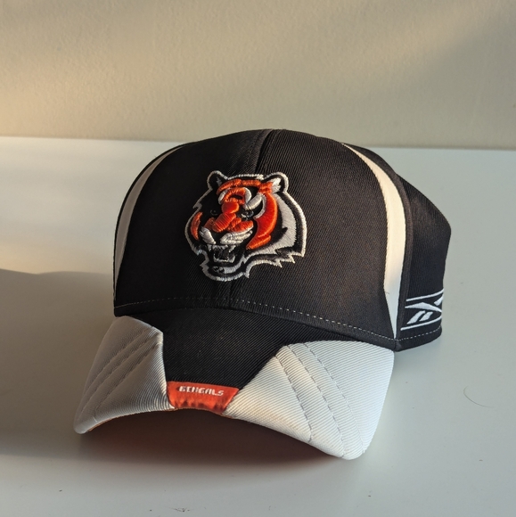 #37 - Cincinnati Bengals Authentic Reebok NFL Hat - Picture 2 of 9